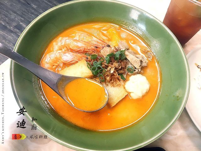 👩🏻‍🌾 台中馬來西亞人開的店｜安迪私廚
...
點一份人氣單品怡保芽菜雞、來一碗濃鮮香檳城鮮蝦麵、喝一杯冰鎮自己手戳檸檬茶，意猶未盡再追加一碟台味滿滿花雕酒蒸蛤蜊，小店隱藏的大馬經典及台式私房菜好味道，不能被忽略...。  ⚠️ 嗶嗶嗶！注意注意！老闆這陣子因身體因素店休，希望老闆這段時間好好休養，期待私廚再營業之時（未知店休到何時，請大家留意店家FB），再去吃滑蛋河、炒粿條等大馬美食及私房菜。
⋯
🌟 檸檬茶 50TWD
🌟 怡保芽菜雞飯 160TWD
🌟 檳城鮮蝦麵  185TWD
🌟 花雕酒蒸蛤蜊 180TWD
... 
 🎯 安迪私廚 南洋風味料理 
🏠 台中市西區樂群街30號
 📞 04-2225-1687
⏰ 週二至週六 1130-1900（週日一休）
🚇 台中第五市場，240m腳程約3鐘；台中文學公園，250m腳程約4分鐘
⋯
📍 台灣>台中市>西區>安迪私廚 Andy Kitchen, West District, Taichung, Taiwan
🦐 選手有怡保芽菜雞X檳城蝦麵...→https://jingxuan.tw/andy-kitchen/
🧭 部落格→https://jingxuan.tw/ 
🌹 請移至此IG個人資料，點選Blog連結即可閱讀更多圖文，謝謝！Tap on the link in this bio/profile to read more. Thx! 
⋯
#安迪私廚 #馬來西亞人開的店 #台中馬來西亞美食 #檳城蝦麵 #怡保芽菜雞 #花雕酒蛤蜊 #檸檬茶 #台中第五市場美食 #台中文學公園美食 #AndyKitchen #IpohChickenRice #PenangPrawnNoodle #HokkienMee #SteamedClamswithHuaDiaoWine #MalaysianFoodinTaichung #FoodinTaichung #TraveltoTaichung #Holiday #follow4follow #like4like #likeforlike #igdaily #travel #vacation #Jingxuan時空旅人 #JingxuanJing #picoftheday #instalikes