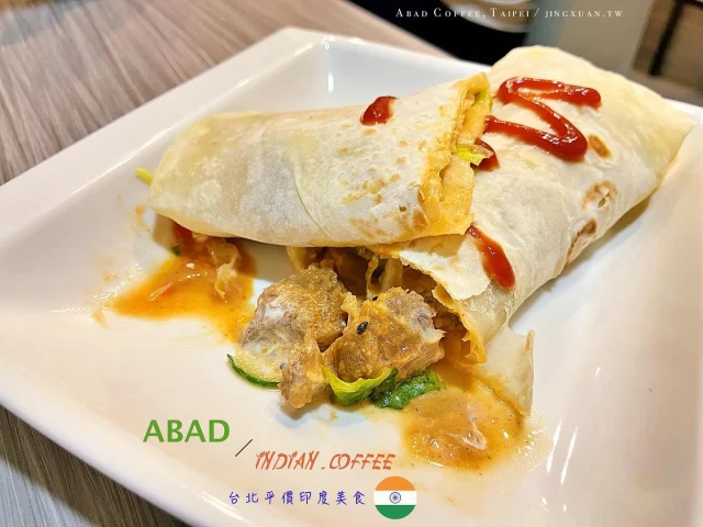 👩🏻‍🌾 台北南港印度美食｜Abad Indian Coffee 阿巴的印度美食
...
在台印度人經營，位於南港的印度簡餐店，消費較許多台北印度餐廳相對親切，餐點可口及份量上都與價格相當，今晚吃了蜜汁雞咖哩飯、牛肉捲及來杯心心念念的拉西...
⋯
🌟 純拉西 70TWD
🌟 牛肉捲 90TWD 🌟 蜜汁雞咖哩 140TWD
... 
 🎯Abad Indian Coffee 阿巴的印度美食
🏠 台北市南港區忠孝東路6段132號
 📞 02-2786 1626
⏰ 週六至週三 1130-1430 & 1700-2030、週四 1130-1700 & 1730-2030、週五 1730-2030
🚇 捷運後山埤站出口3，450m腳程約6分鐘
⋯
📍 台灣>台北市>南港區>阿巴的印度美食 Abad Indian Coffee, Nangang, Taipei City, Taiwan
🇮🇳 輕鬆駕馭印度餐→https://jingxuan.tw/abad-indian-coffee/
🧭 部落格→https://jingxuan.tw/ 
🌹 請移至此IG個人資料，點選Blog連結即可閱讀更多圖文，謝謝！Tap on the link in this bio/profile to read more. Thx! 
⋯
#阿巴的印度美食 #台北印度美食 #捷運後山埤站美食 #印度拉西 #牛肉捲 #蜜汁雞咖哩 #清真認證 #AbadIndianCoffee #Lassi #BeefRoll #ChickenCurry #IndianFoodinTaipei #FoodinTaipei #TraveltoTaipei #Holiday #follow4follow #like4like #likeforlike #igdaily #travel #vacation #Jingxuan時空旅人 #JingxuanJing #picoftheday #instalikes